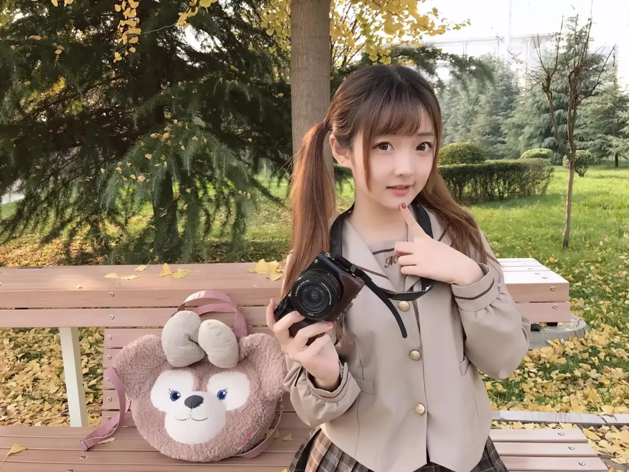 金色的阳光和金色的叶子，还有一个可爱的我-泽客网